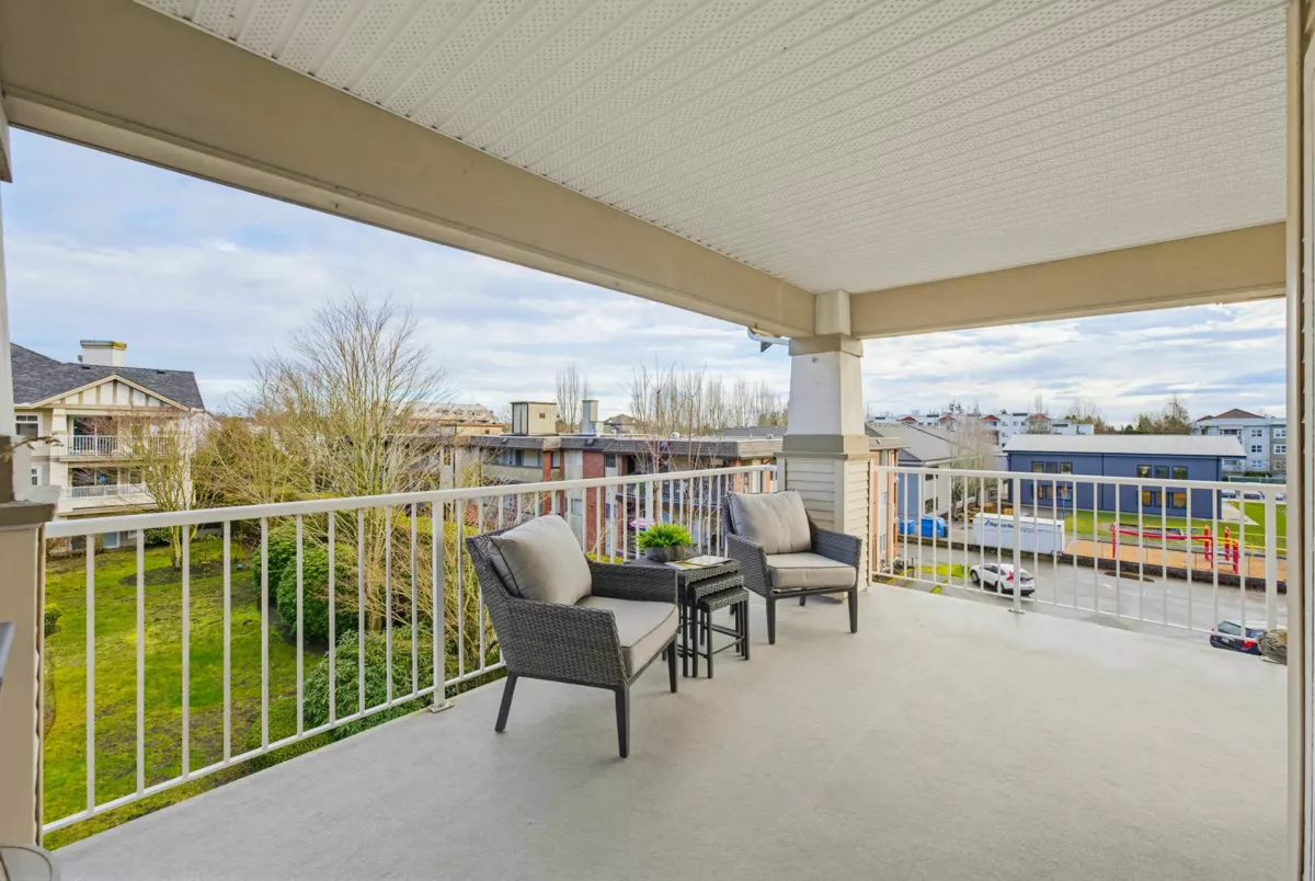 Hallway Photo of 314 4770 52a Street, Delta, BC