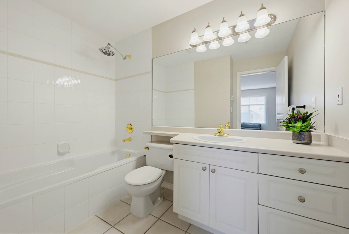 Powder Room Photo of 314 4770 52a Street, Delta, BC