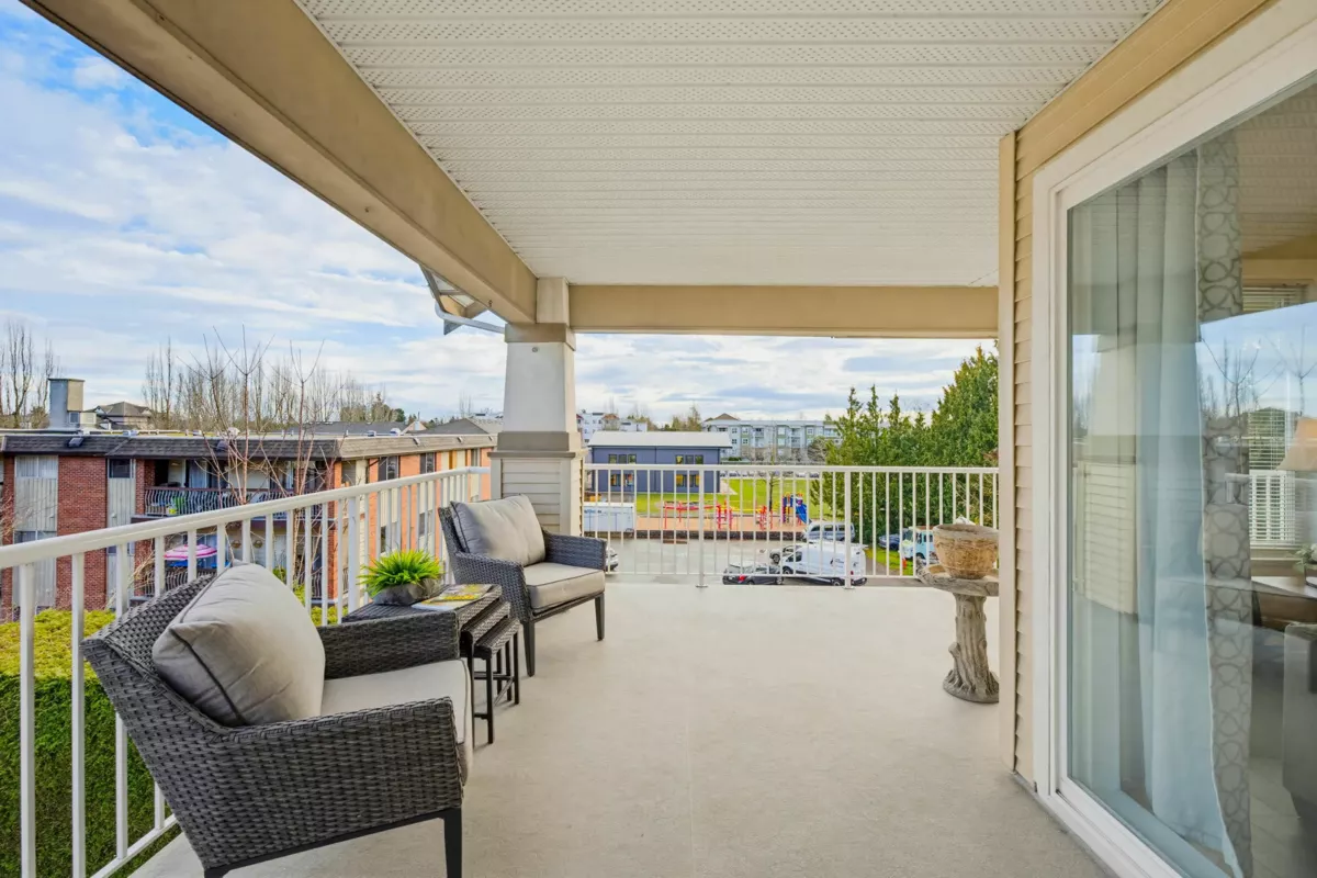 Staircase Photo of 314 4770 52a Street, Delta, BC