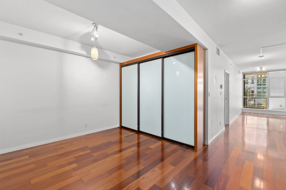 Outdoor Deck Photo of 307 100 E Esplanade Avenue, North Vancouver, BC