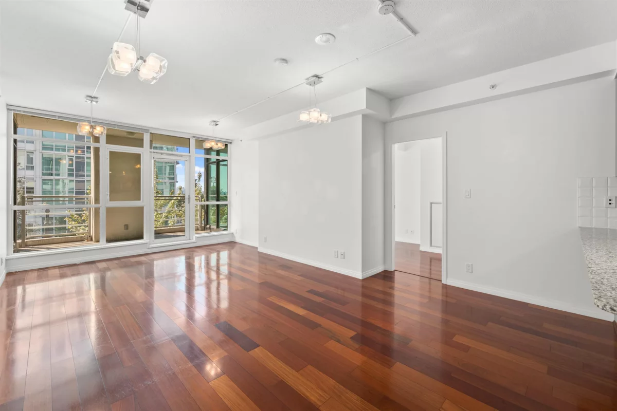 Outdoor Patio Photo of 307 100 E Esplanade Avenue, North Vancouver, BC