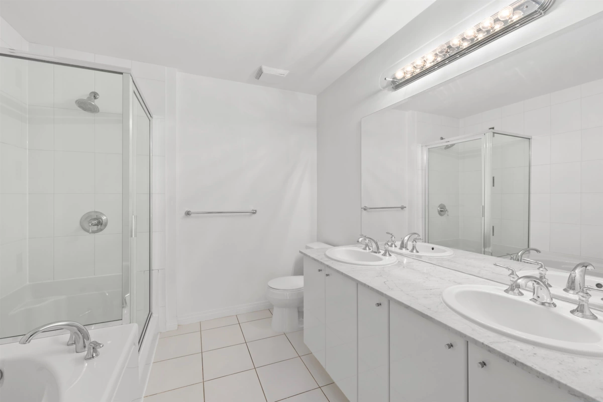 Primary Bedroom Photo of 307 100 E Esplanade Avenue, North Vancouver, BC