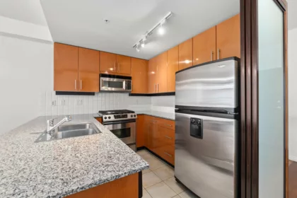 307 100 E Esplanade Avenue, North Vancouver, BC