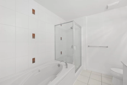 Primary Bathroom Photo of 307 100 E Esplanade Avenue, North Vancouver, BC