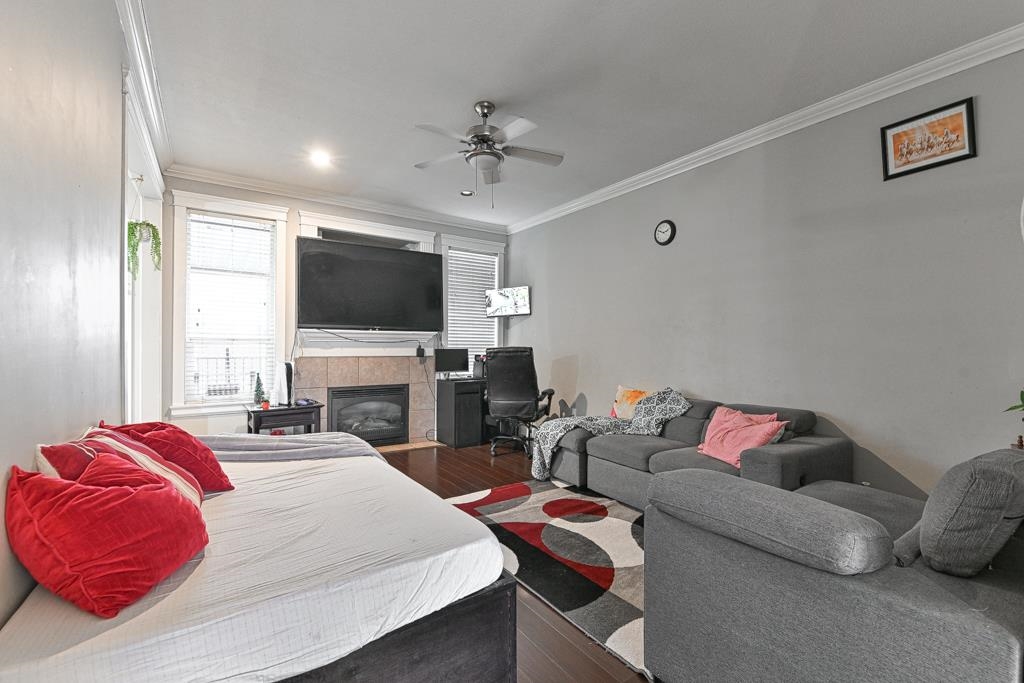 Walk-In Closet Photo of 30482 Northridge Way, Abbotsford, BC