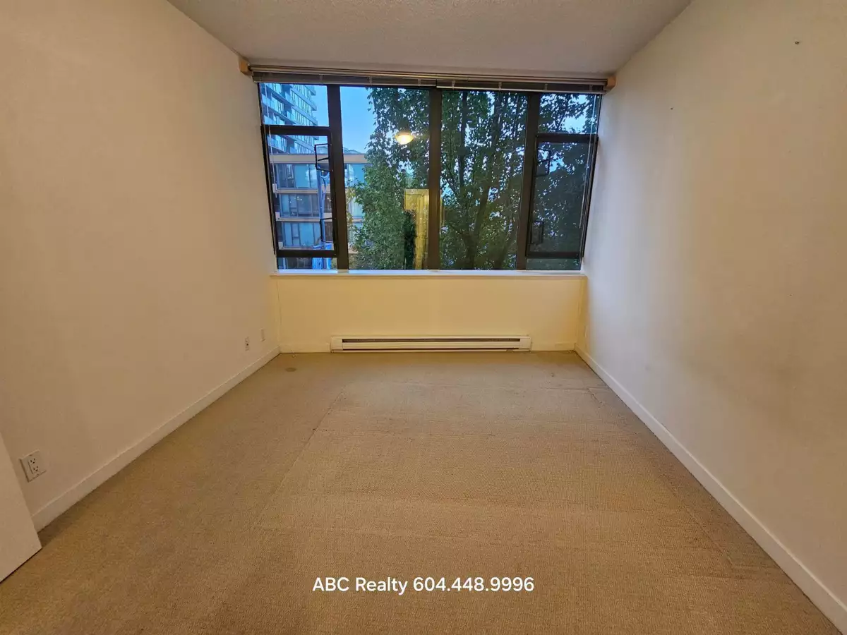 Kitchen Island Photo of 301 7362 Elmbridge Way, Richmond, BC