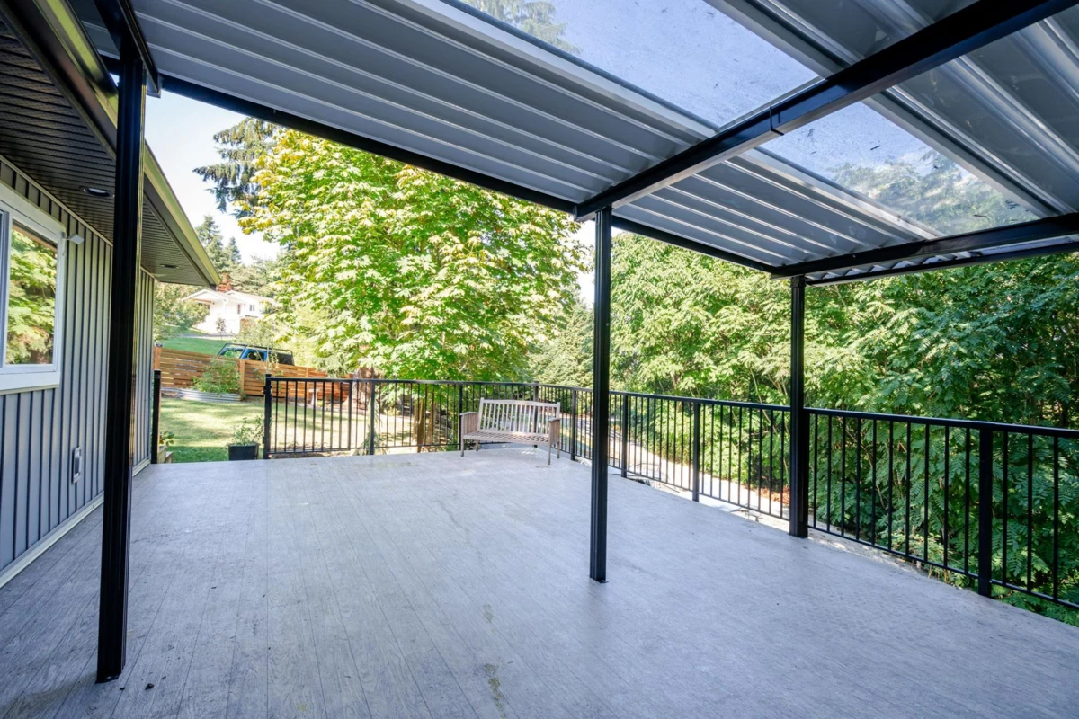 Entry Foyer Photo of 8528 Dunn Street, Mission, BC