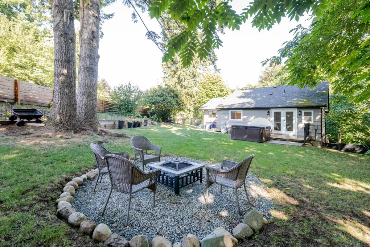 Front Yard Photo of 8528 Dunn Street, Mission, BC