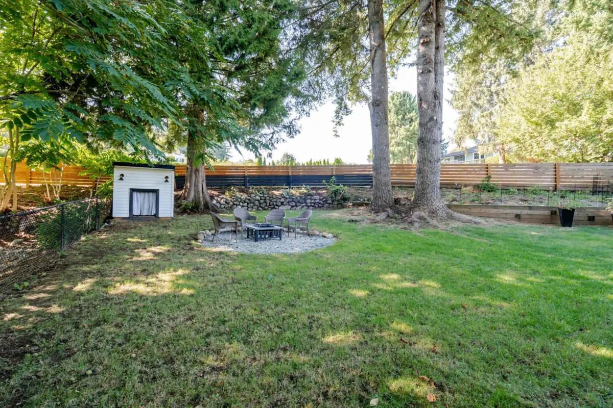 Garden / Landscaping Photo of 8528 Dunn Street, Mission, BC