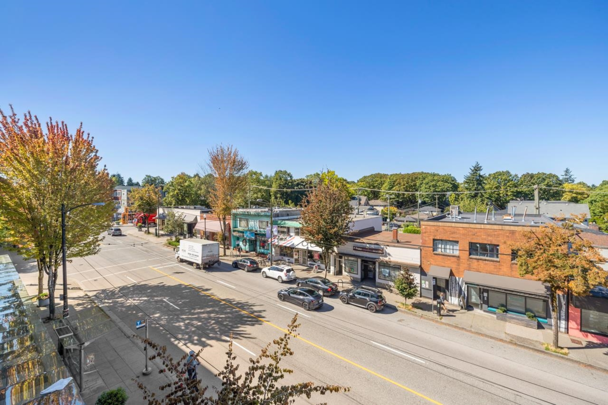 Front Yard Photo of 306 209 E 20th Avenue, Vancouver, BC