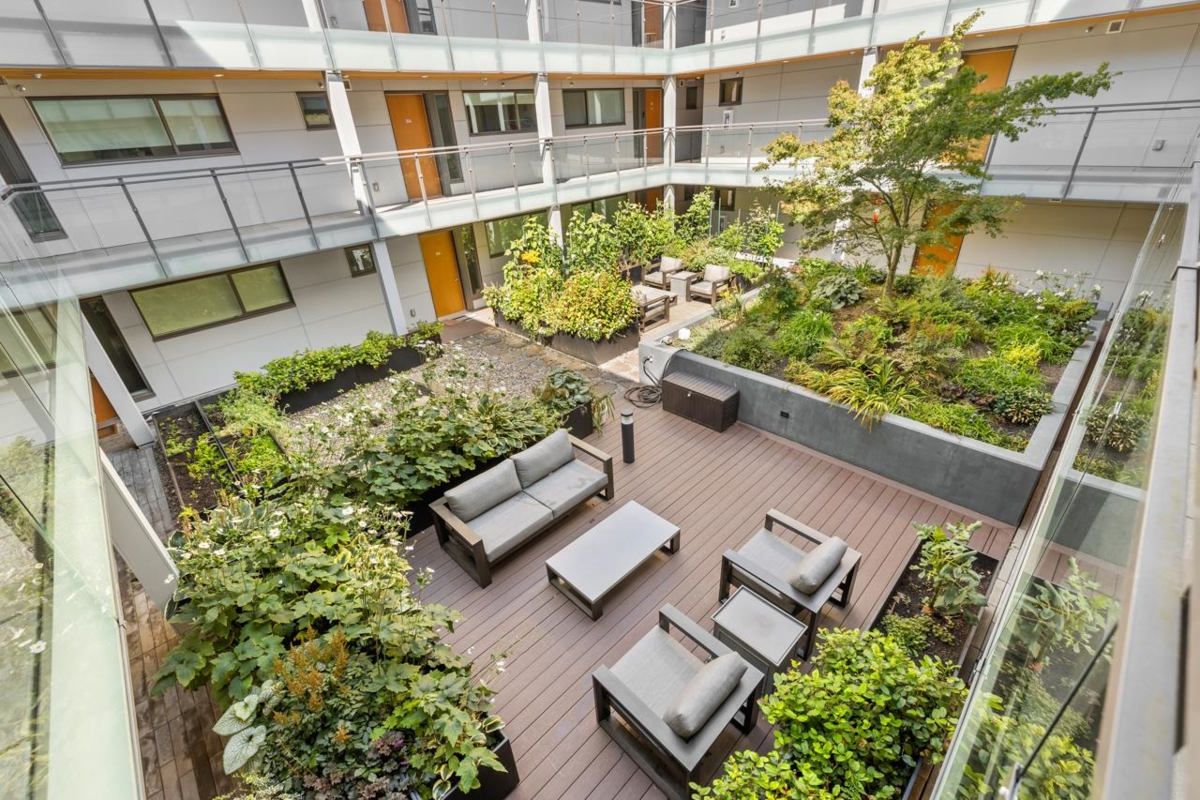 Hot Tub / Spa Photo of 306 209 E 20th Avenue, Vancouver, BC