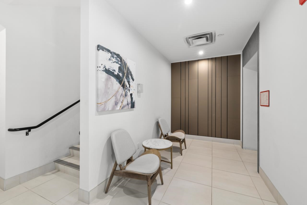 Kitchen Island Photo of 306 209 E 20th Avenue, Vancouver, BC