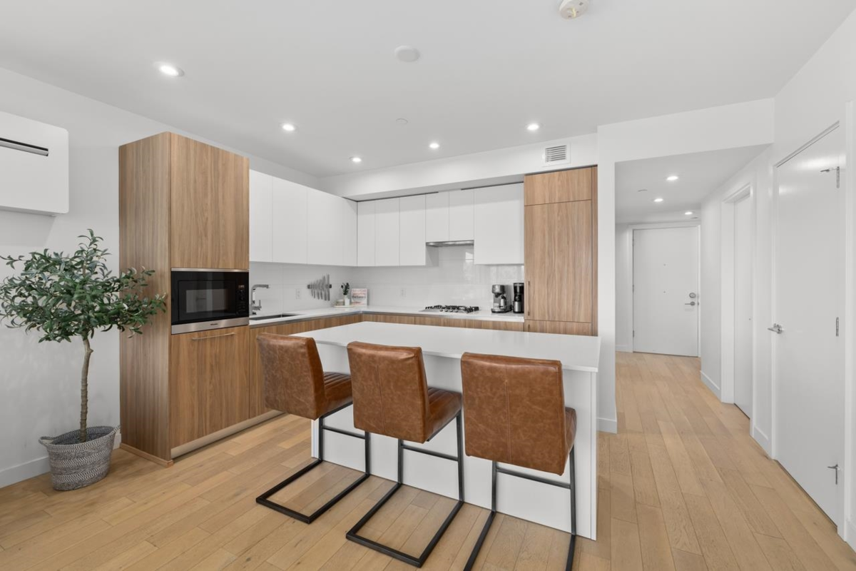 Primary Bathroom Photo of 306 209 E 20th Avenue, Vancouver, BC