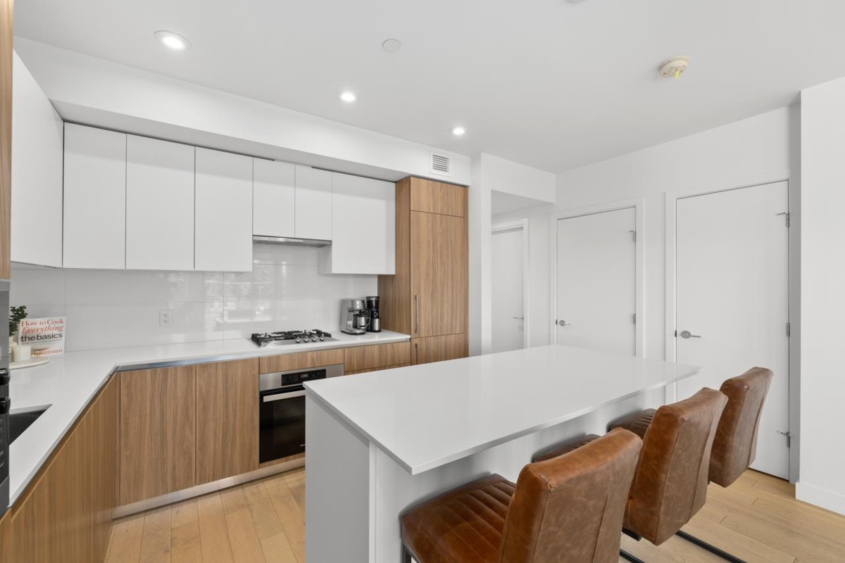 Walk-In Closet Photo of 306 209 E 20th Avenue, Vancouver, BC