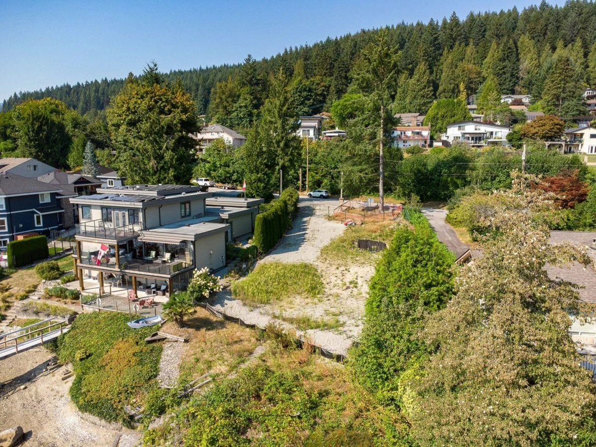 Dining Area Photo of 668 Alderside Road, Port Moody, BC