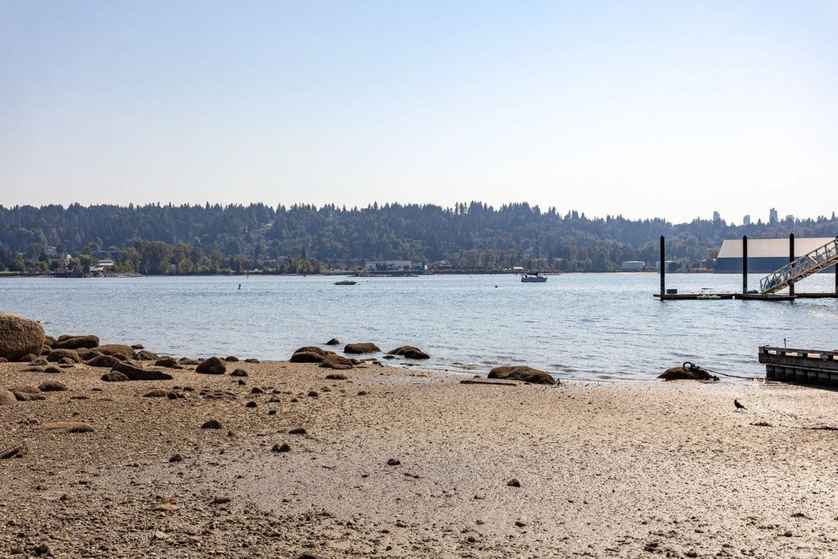 Entry Foyer Photo of 668 Alderside Road, Port Moody, BC