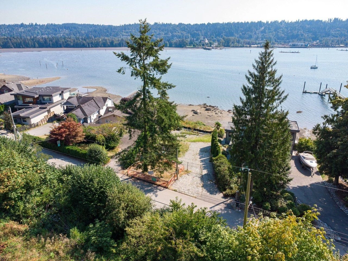 Kitchen Island Photo of 668 Alderside Road, Port Moody, BC