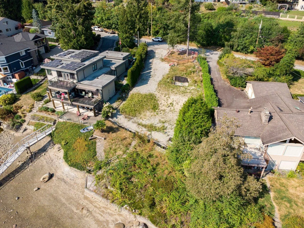 Kitchen Photo of 668 Alderside Road, Port Moody, BC