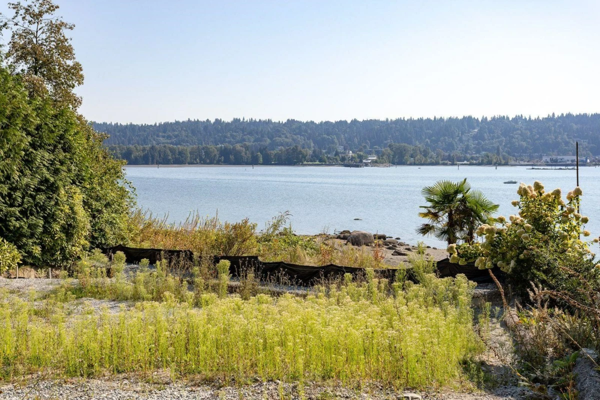 Powder Room Photo of 668 Alderside Road, Port Moody, BC