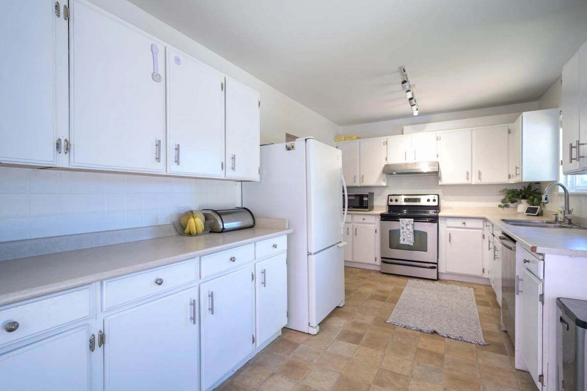 Basement Recreation Room Photo of 1345 53a Street, Delta, BC