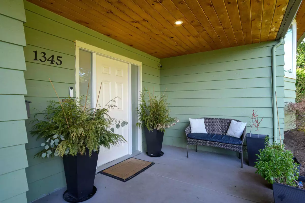 Family Room Photo of 1345 53a Street, Delta, BC