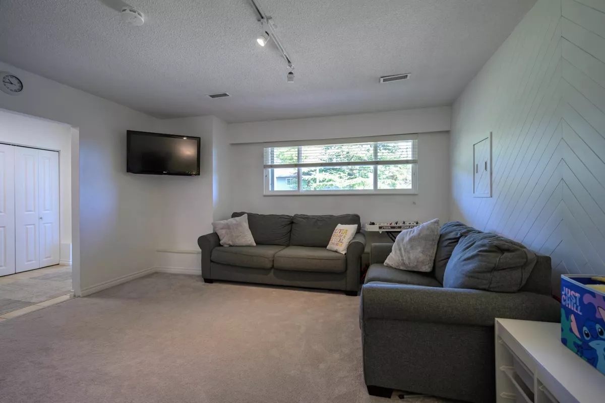 Front Yard Photo of 1345 53a Street, Delta, BC