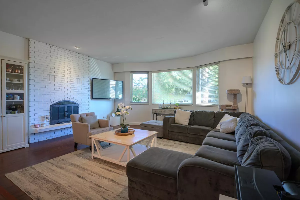 Kitchen Photo of 1345 53a Street, Delta, BC