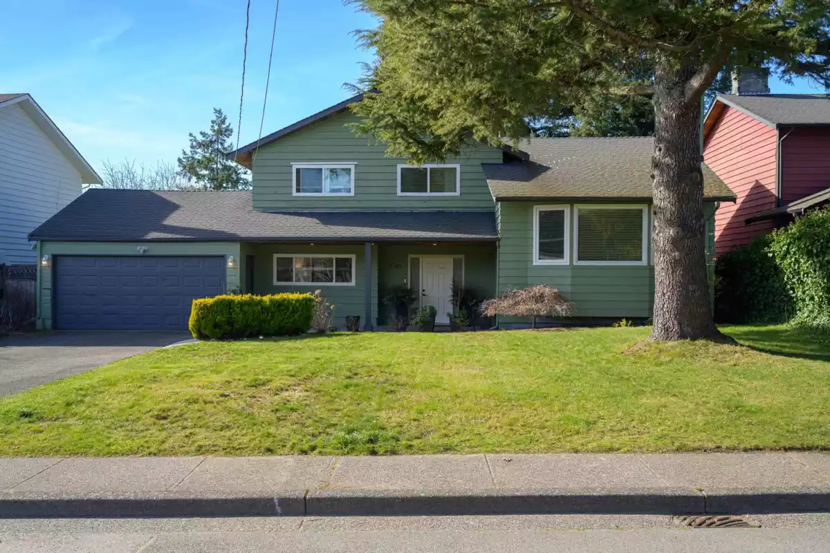 Living Room Photo of 1345 53a Street, Delta, BC