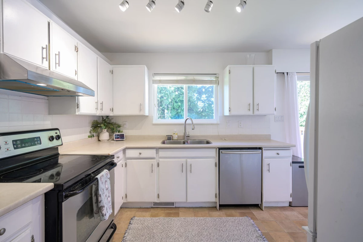 Powder Room Photo of 1345 53a Street, Delta, BC