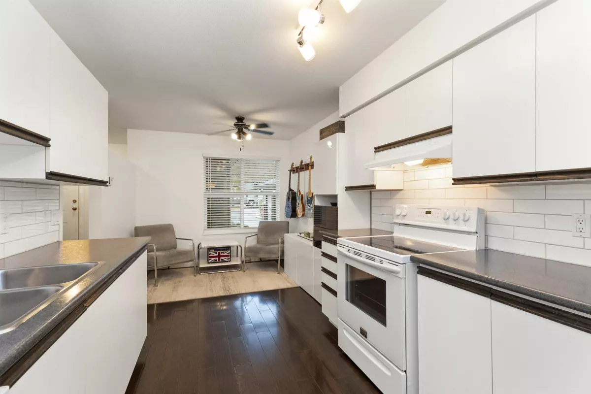 Kitchen Photo of 47 36060 Old Yale Road, Abbotsford, BC