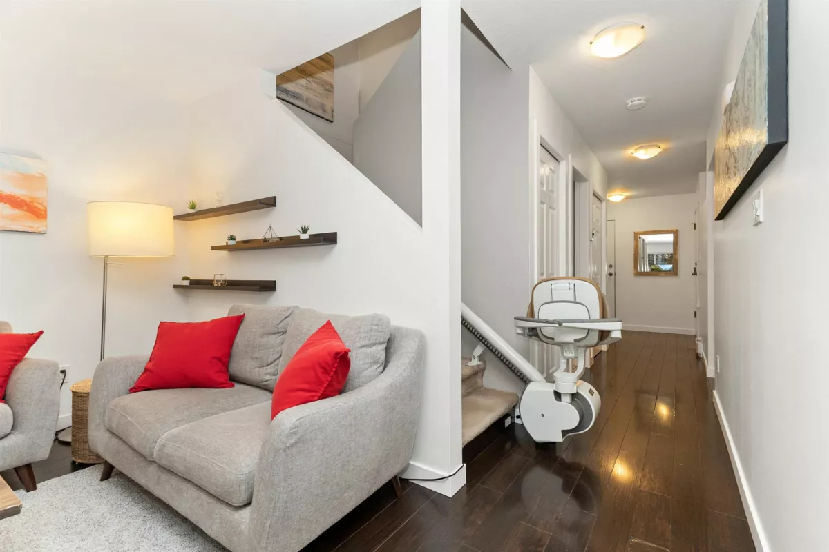 Primary Bathroom Photo of 47 36060 Old Yale Road, Abbotsford, BC