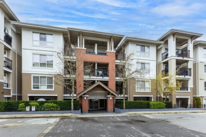 E302 8929 202 Street, Langley, BC, Langley — Apartment/Condo for sale
