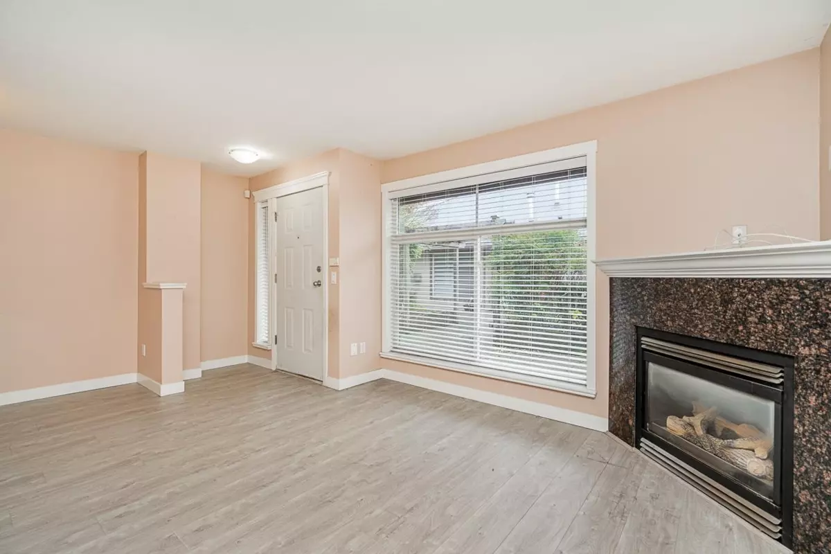 Living Room Photo of 203 19705 56 Avenue, Langley, BC