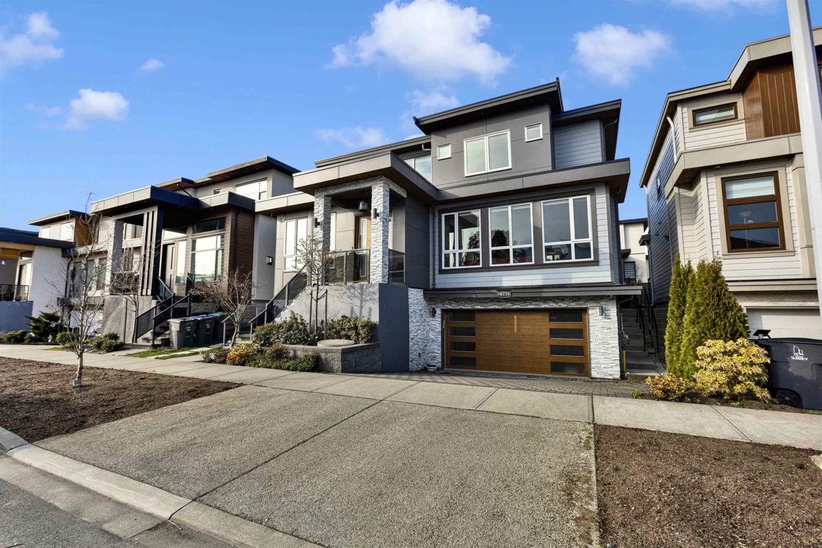 Living Room Photo of 16775 18b Avenue, Surrey, BC