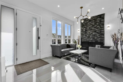 Kitchen Photo of 16775 18b Avenue, Surrey, BC