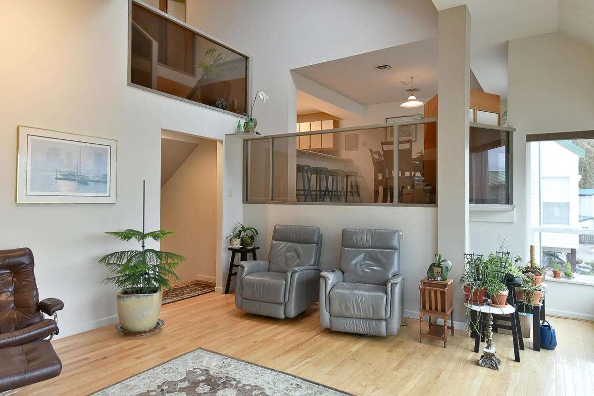 Dining Area Photo of 7 5471 Secret Cove Road, Halfmoon Bay, BC