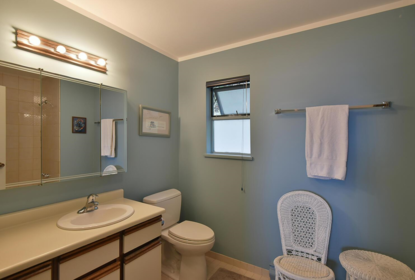 Powder Room Photo of 7 5471 Secret Cove Road, Halfmoon Bay, BC