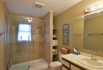 Walk-In Closet Photo of 7 5471 Secret Cove Road, Halfmoon Bay, BC