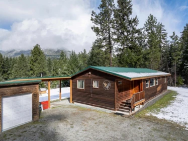 Kitchen Photo of 9660 Devine Street, D'Arcy, BC