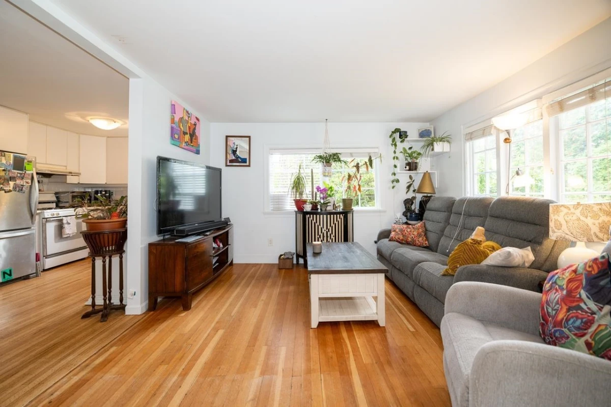 Living Room Photo of 2268 Edgemont Boulevard, North Vancouver, BC