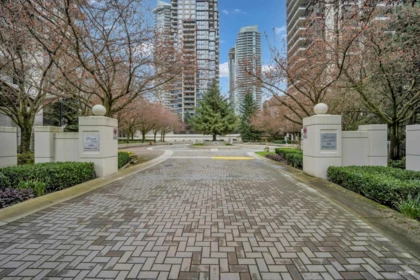 Front Yard Photo of 1607 2138 Madison Avenue, Burnaby, BC