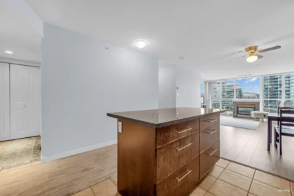 Kitchen Island Photo of 1607 2138 Madison Avenue, Burnaby, BC