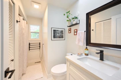 Guest Bathroom Photo of 809 Seymour Boulevard, North Vancouver, BC