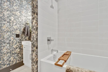 Guest Bathroom Photo of 507 45745 Watson Road, Chilliwack, BC