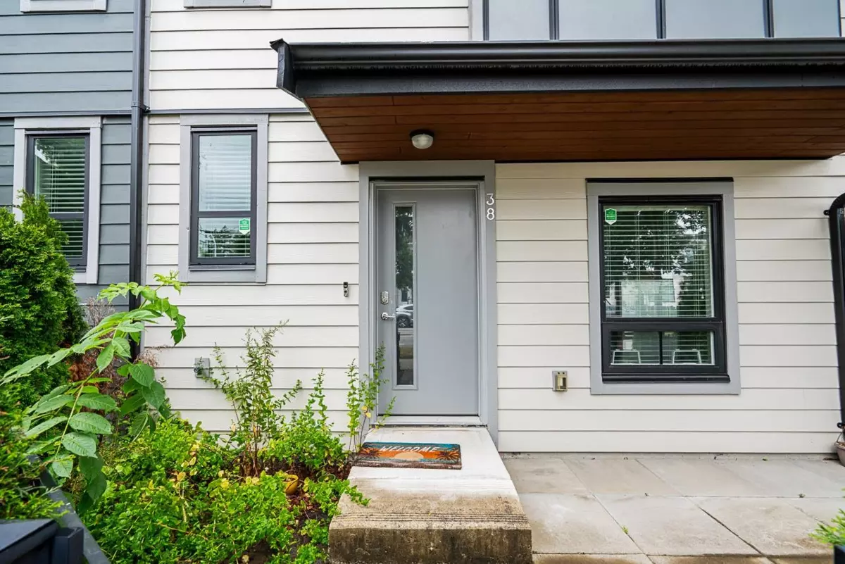 Family Room Photo of 38 2427 164 Street, Surrey, BC
