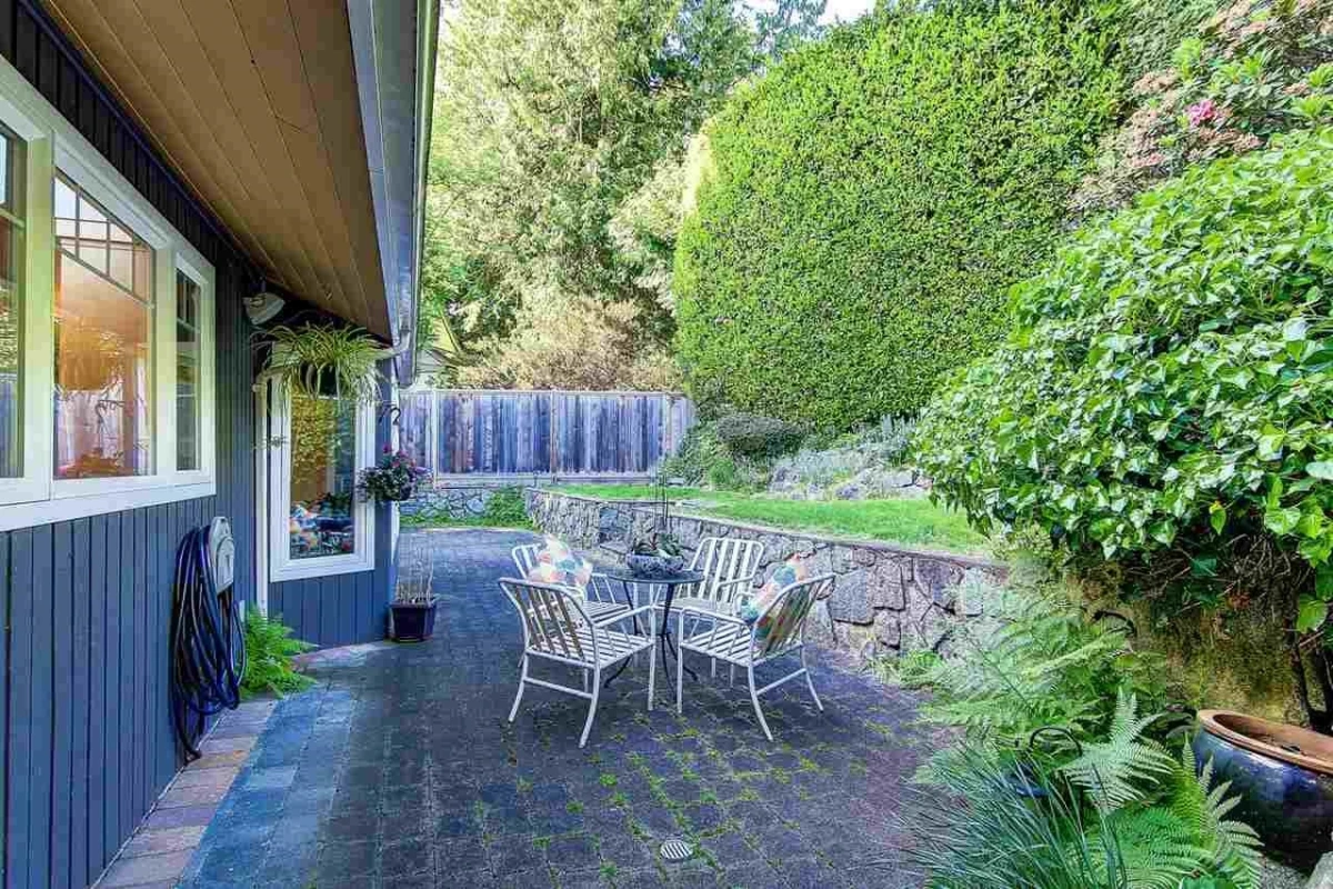 Dining Area Photo of 4730 Willow Creek Road, West Vancouver, BC