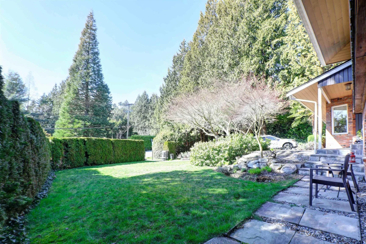Family Room Photo of 4730 Willow Creek Road, West Vancouver, BC