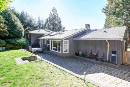 Garden / Landscaping Photo of 4730 Willow Creek Road, West Vancouver, BC