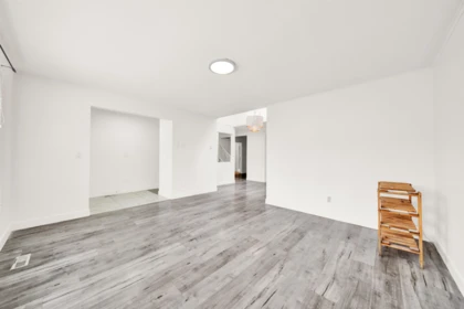 Breakfast Nook Photo of 15474 90 Avenue, Surrey, BC