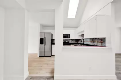 Kitchen Photo of 15474 90 Avenue, Surrey, BC